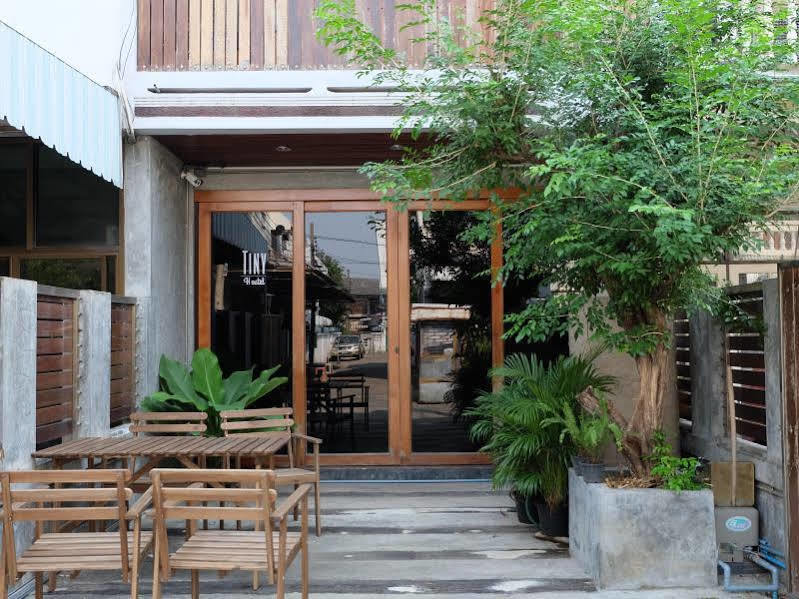 Tiny Hostel Bangkok Exterior foto